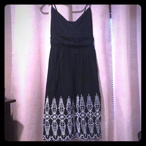 NEW Max Studio beautiful embroidered sun dress